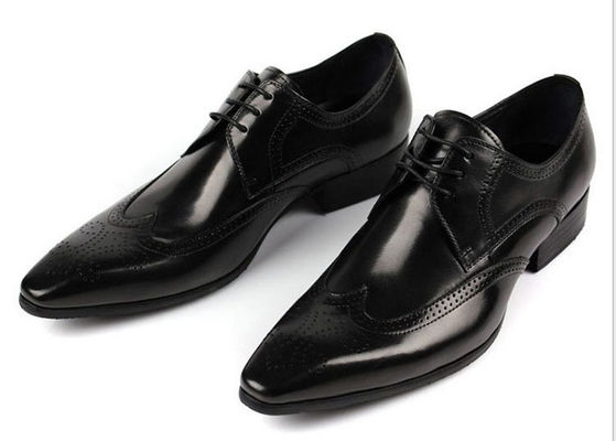 OEM chaussures traditionnelles traditionnelles pour hommes noir / brun chaussures de café sculptées en fleurs Oxford