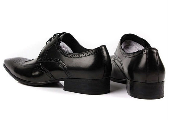 OEM chaussures traditionnelles traditionnelles pour hommes noir / brun chaussures de café sculptées en fleurs Oxford