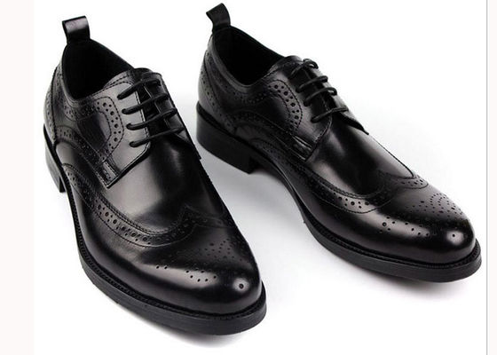 Des chaussures en cuir pour hommes, des chaussures faites à la main.