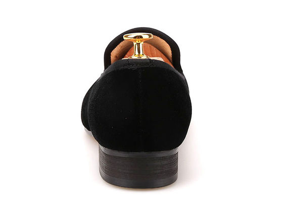 Chaussures pour hommes Chaussures pour hommes à velours Broderie OEM Chaussures décontractées plates pour la fête