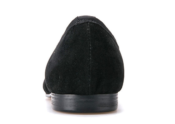 Broderie Vêtements en velours pour hommes Chaussures à chaussons noires pour hommes avec un design en verre de vin