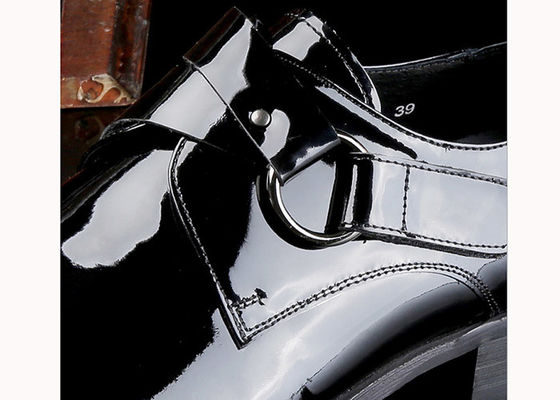 Hommes noirs brillants robe formelle chaussures en cuir breveté style oxford avec logo imprimé