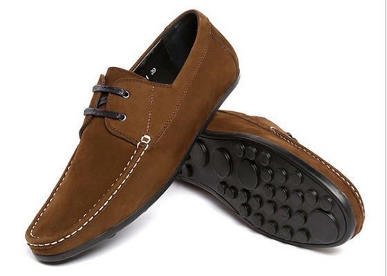 Des chaussures de luxe en suède faites à la main
