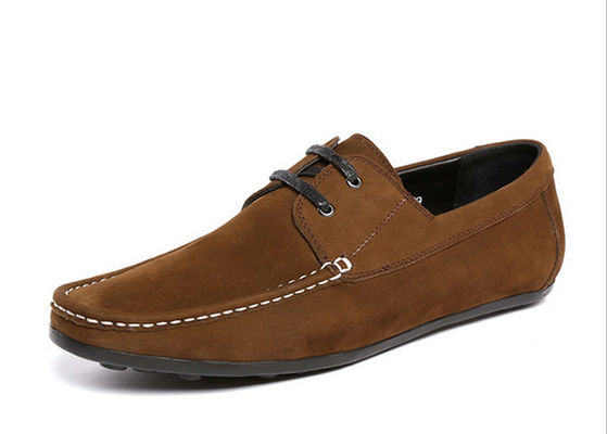 Des chaussures de luxe en suède faites à la main