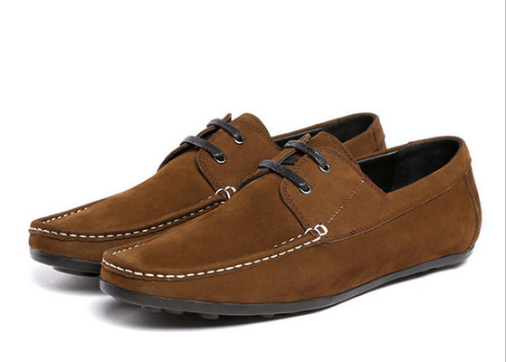 Des chaussures de luxe en suède faites à la main