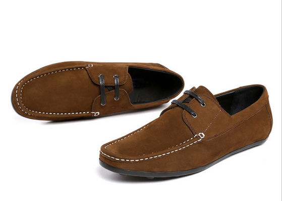 Des chaussures de luxe en suède faites à la main