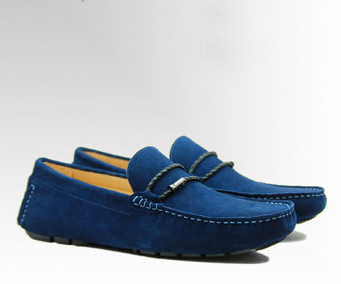 Des chaussures en cuir authentique faites à la main.