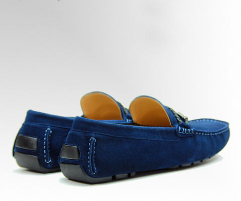 Des chaussures en cuir authentique faites à la main.