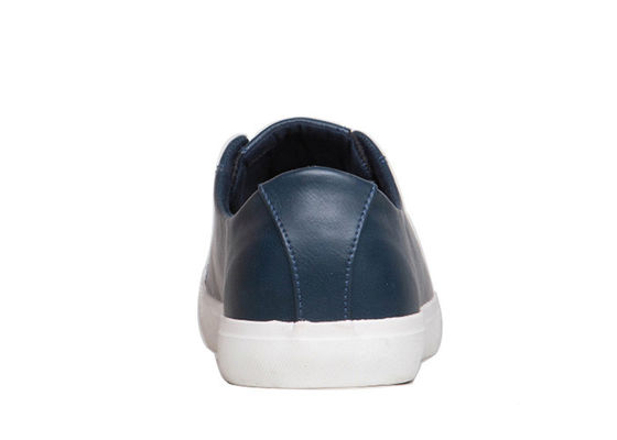 Des chaussures classiques pour hommes, des chaussures en cuir respirantes, des lacets à lache.