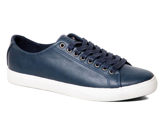 Des chaussures classiques pour hommes, des chaussures en cuir respirantes, des lacets à lache.