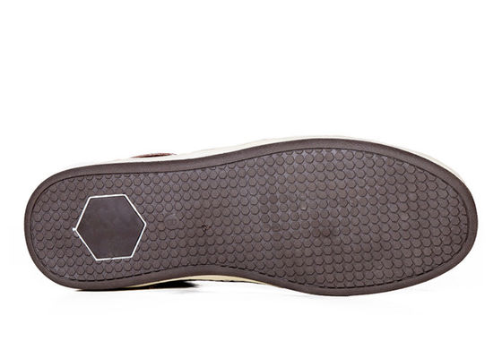 Des chaussures de sport classiques pour hommes bruns, des chaussures en cuir authentique.