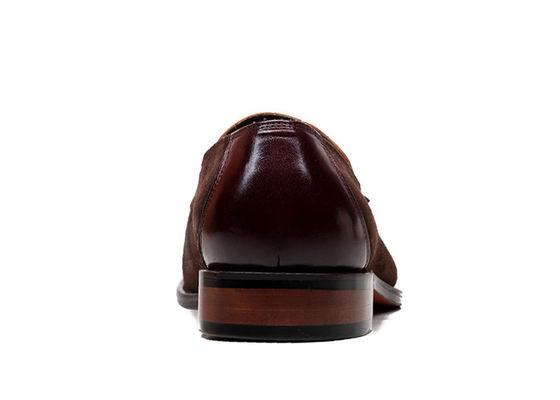 Des chaussures en cuir, des chaussures en cuir pour homme, en automne.