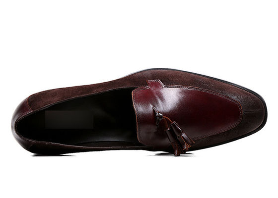 Des chaussures en cuir, des chaussures en cuir pour homme, en automne.