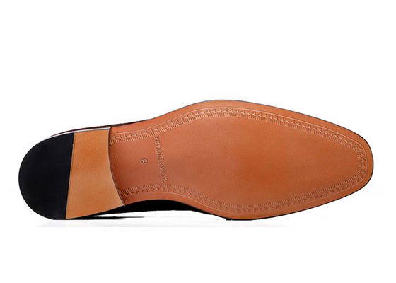 Des chaussures en cuir, des chaussures en cuir pour homme, en automne.