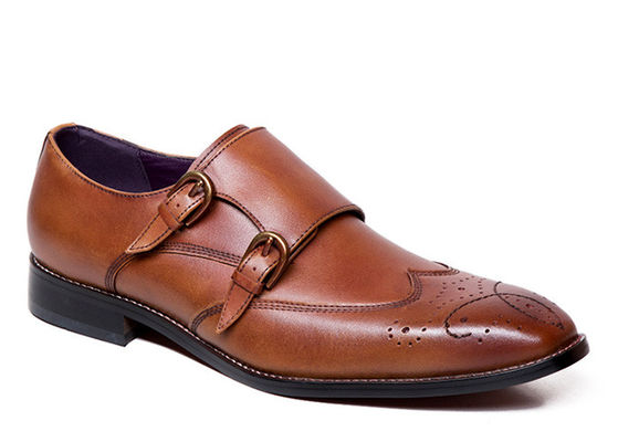 Des chaussures à manches, des chaussures à bretelles, des chaussures pour hommes.