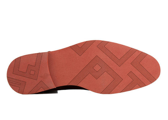Des chaussures classiques en cuir authentique, des chaussures de conduite en suède.