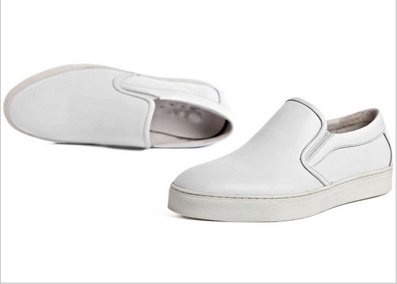 Des chaussures de course pour hommes en plein air, des baskets en cuir authentique.