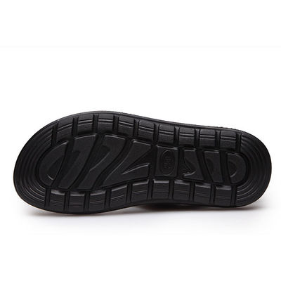 Des sandales en cuir pour homme, des sandales douces.