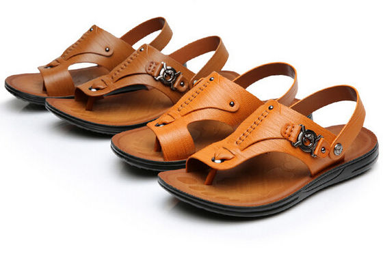 Sandals en cuir pour hommes et hommes de couleur brune avec courroie