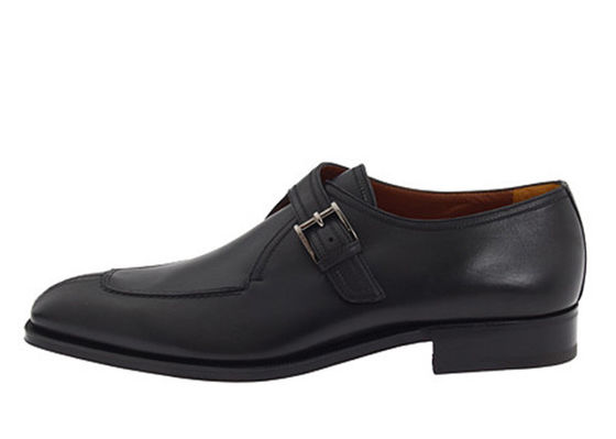 Des chaussures à bretelles de moine, des chaussures à bretelles de moine.