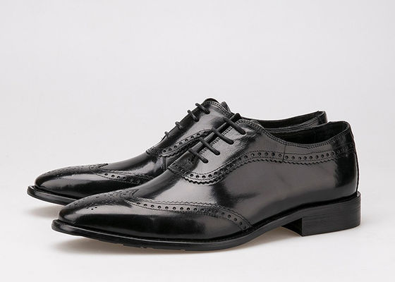 Des hommes noirs, des hommes d' affaires, des chaussures décontractées, des chaussures en cuir, des chaussures de Brogue.