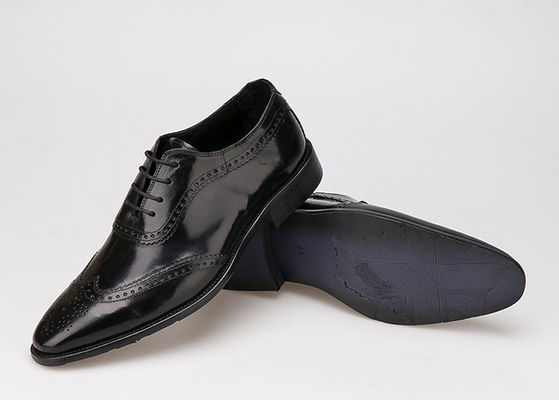 Des hommes noirs, des hommes d' affaires, des chaussures décontractées, des chaussures en cuir, des chaussures de Brogue.