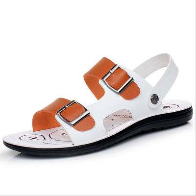 Des sandales en cuir faites à la main pour hommes de plage