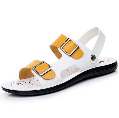 Des chaussures en cuir pour hommes, des chaussures de ski, des sandales en cuir authentique.