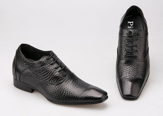 Chaussures d' ascenseur de 7 centimètres, orteils tranchants, chaussures Oxford en cuir noir.