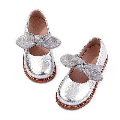 Des filles en cuir, des chaussures plates, des chaussures Mary Jane confortables.