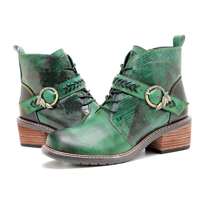Bottes en cuir féminin à talons bas