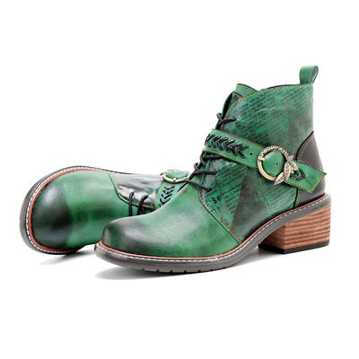 Bottes en cuir féminin à talons bas