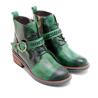 Bottes en cuir féminin à talons bas