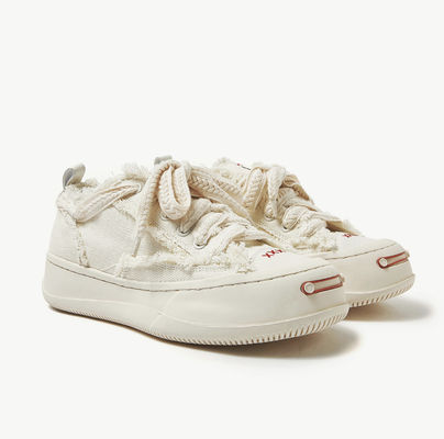 Blanc / Noir Des chaussures de sport respirantes pour femmes Des chaussures de sport en toile rondes