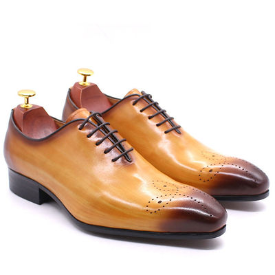 Des chaussures en cuir pour hommes, des chaussures en cuir pour hommes.