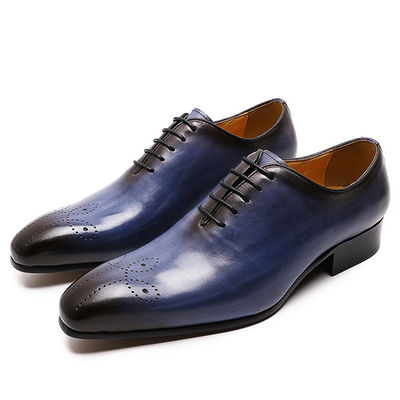 Des chaussures en cuir pour hommes, des chaussures en cuir pour hommes.