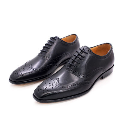 Mode, chaussures d' homme en cuir authentique, robe de mariée, chaussures d' homme