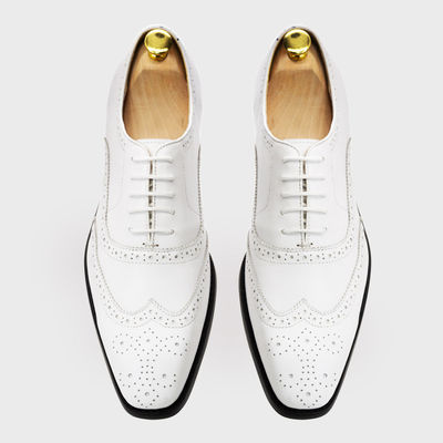 Mode, chaussures d' homme en cuir authentique, robe de mariée, chaussures d' homme