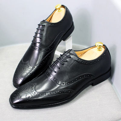 Mode, chaussures d' homme en cuir authentique, robe de mariée, chaussures d' homme