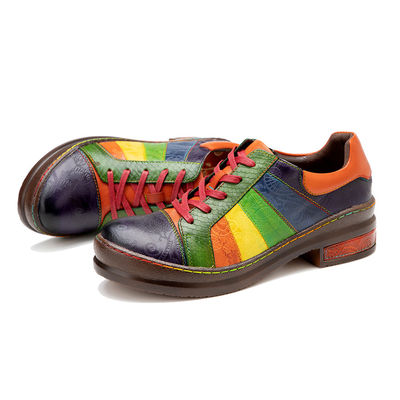 Chaussures de mode pour femmes en forme de robe personnalisées Les chaussures plates arc-en-ciel polies à la main