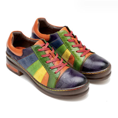Chaussures de mode pour femmes en forme de robe personnalisées Les chaussures plates arc-en-ciel polies à la main