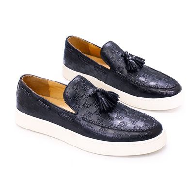 Des chaussures de sport en cuir pour hommes