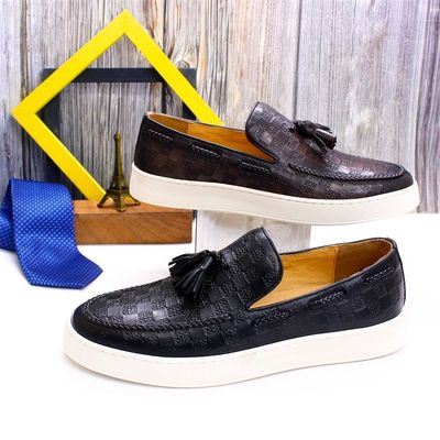 Des chaussures de sport en cuir pour hommes