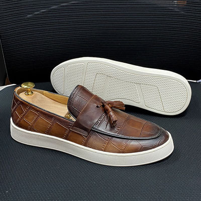 Chaussures à talons bas Hommes Slip On Tassel Hommes Noir / Brun Chaussures réelles en cuir décontractées