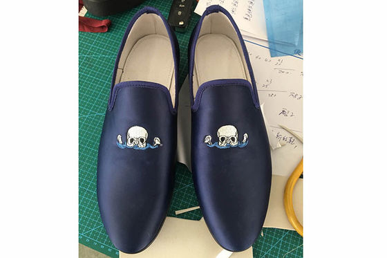 Chaussettes à fumer de velours brodées résistantes à l'usure pour hommes OEM / ODM