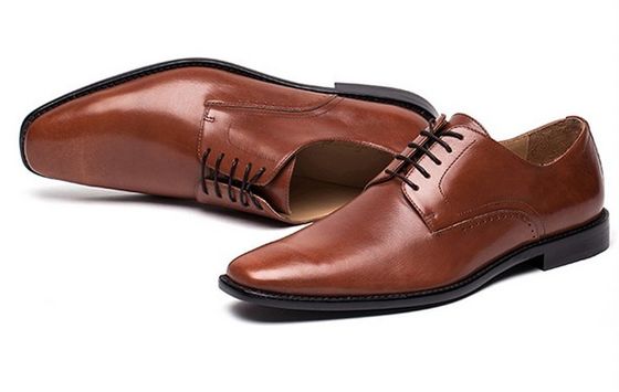 Chaussures de bureau à la main pour hommes en dentelle brune chaussures en cuir classique Goodyear
