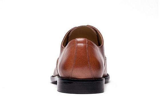 Chaussures de bureau à la main pour hommes en dentelle brune chaussures en cuir classique Goodyear
