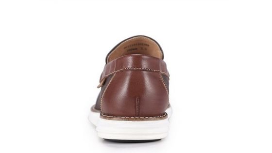 Des chaussures de luxe pour hommes avec une semelle légère