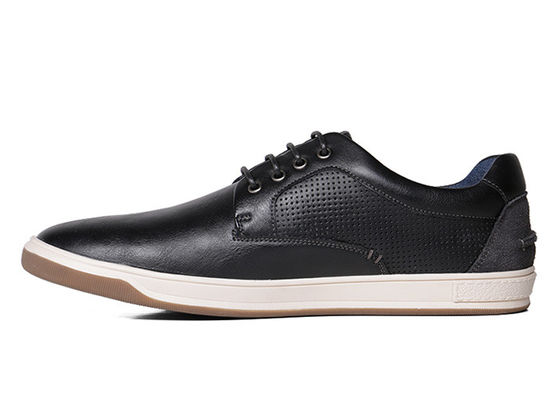 Des chaussures classiques, des chaussures de sport.