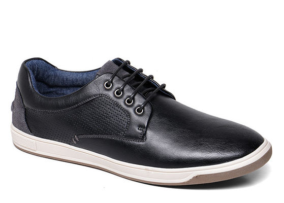 Des chaussures classiques, des chaussures de sport.